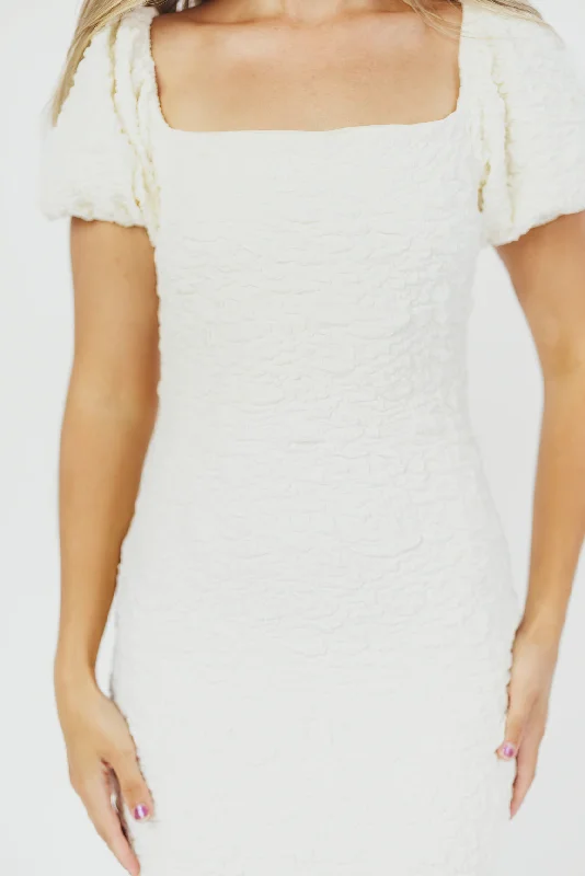 Madden Textured Maxi Dress in Ivory - Bump Friendly